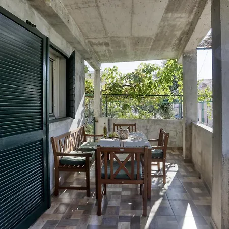 Apartment By The Sea Rogoznica - 20165 *